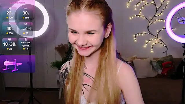 Snapshot of Britney_Lynch chatting on 28, 12, 2024 Britney Lynch online show from 28, 12, 2024