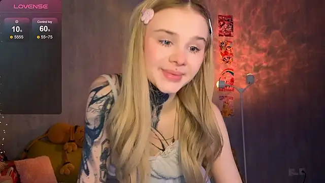 Snapshot of Britney_Lynch chatting on 7, 2, 2026 Britney Lynch online show from 7, 2, 2026