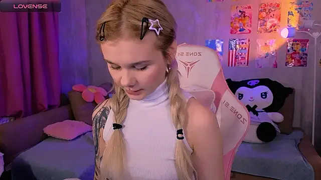 Snapshot of Britney_Lynch chatting on 6, 3, 2026 Britney Lynch online show from 6, 3, 2026