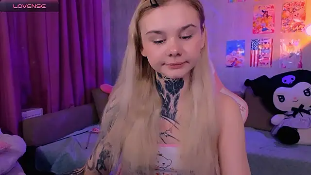 Snapshot of Britney_Lynch chatting on 7, 3, 2026 Britney Lynch online show from 7, 3, 2026