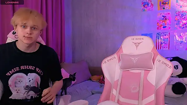 Snapshot of Britney_Lynch chatting on 9, 3, 2026 Britney Lynch online show from 9, 3, 2026