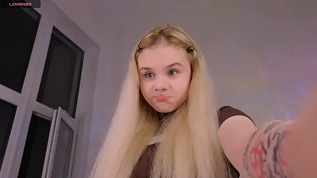 Snapshot of Britney_Lynch chatting on 18, 3, 2026 Britney Lynch online show from 18, 3, 2026