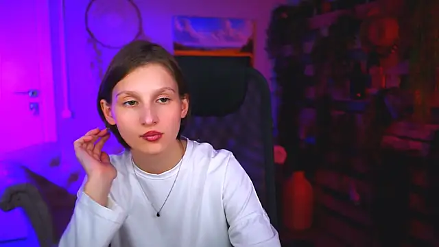 EllaHorton online show from 12, 5, 2026