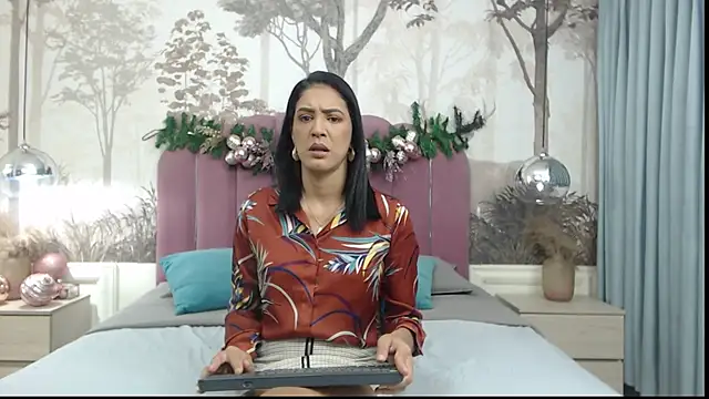 Snapshot of JoannaCox chatting on 8, 1, 2025 JoannaCox online show from 8, 1, 2025