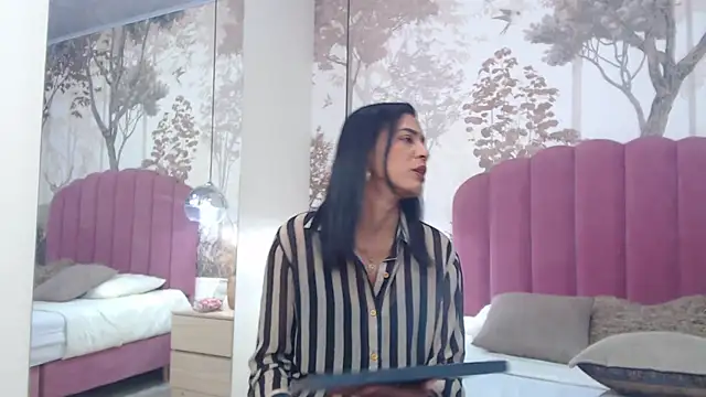 Snapshot of JoannaCox chatting on 1, 3, 2025 JoannaCox online show from 1, 3, 2025