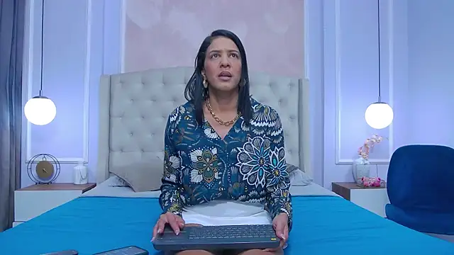 Snapshot of JoannaCox chatting on 10, 9, 2025 JoannaCox online show from 10, 9, 2025