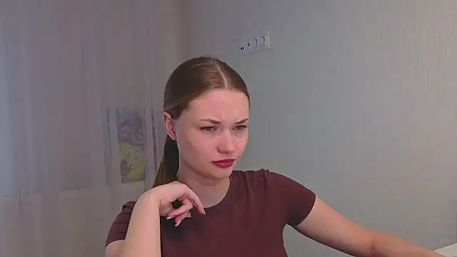 Snapshot of CharryClim chatting on 18, 10, 2025 CharryClim online show from 18, 10, 2025