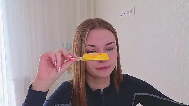 Snapshot of CharryClim chatting on 20, 10, 2025 CharryClim online show from 20, 10, 2025