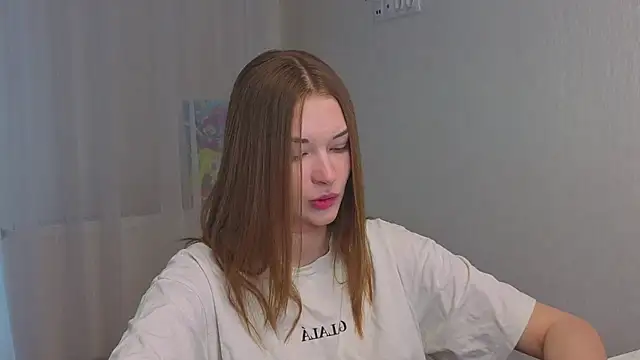 Snapshot of CharryClim chatting on 24, 10, 2025 CharryClim online show from 24, 10, 2025