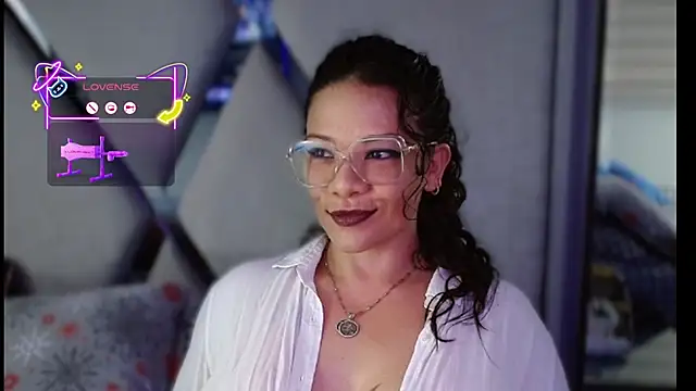 Snapshot of paula_daniela1 chatting on 2, 11, 2025 paula daniela1 online show from 2, 11, 2025