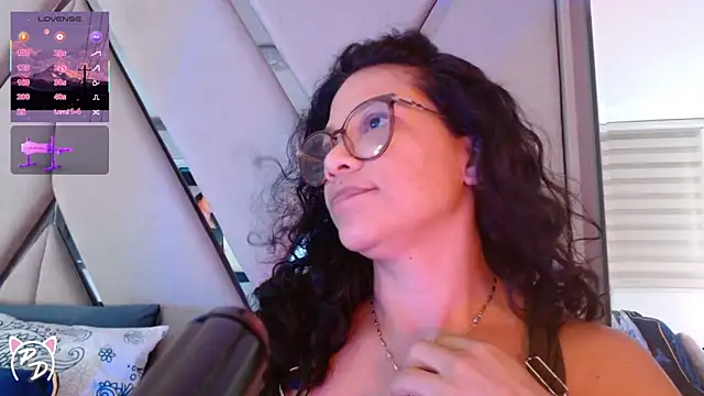 Snapshot of paula_daniela1 chatting on 26, 6, 2026 paula daniela1 online show from 26, 6, 2026