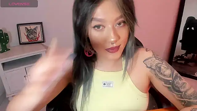 Snapshot of kat_apple chatting on 24, 10, 2025 kat apple online show from 24, 10, 2025