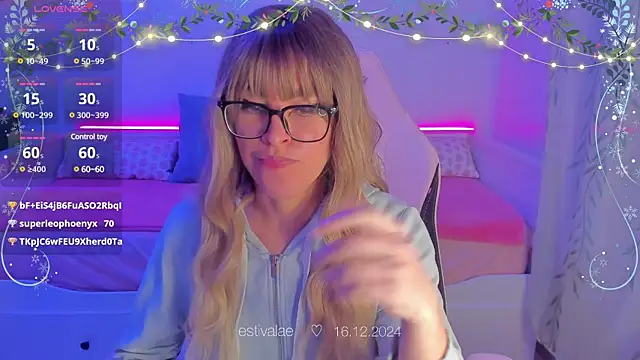 estivalae online show from 16, 12, 2024