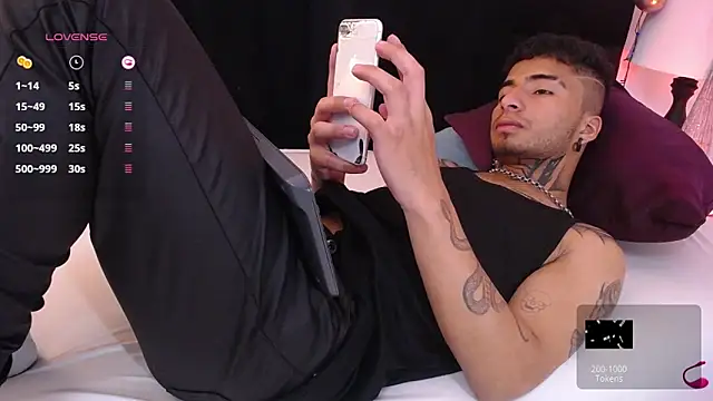 Snapshot of JuanCamiilo_66 chatting on 25, 12, 2024 JuanCamiilo 66 online show from 25, 12, 2024