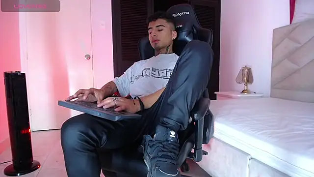 Snapshot of JuanCamiilo_66 chatting on 24, 1, 2025 JuanCamiilo 66 online show from 24, 1, 2025