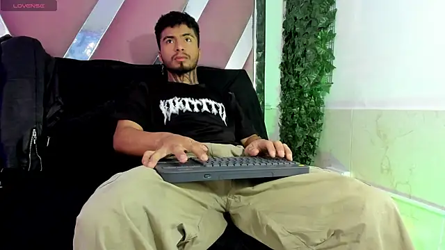 Snapshot of JuanCamiilo_66 chatting on 3, 3, 2026 JuanCamiilo 66 online show from 3, 3, 2026