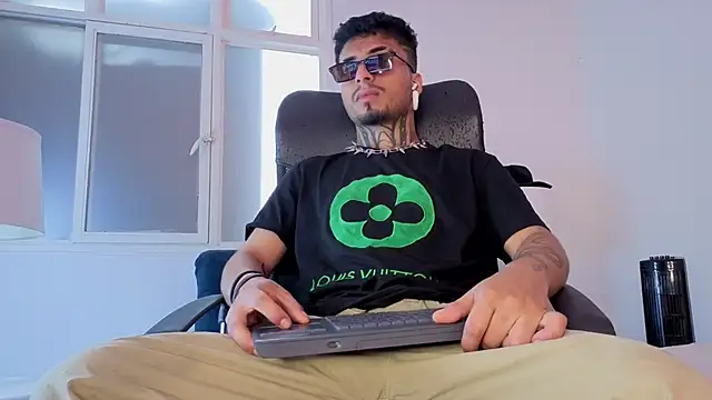 Snapshot of JuanCamiilo_66 chatting on 2, 4, 2026 JuanCamiilo 66 online show from 2, 4, 2026