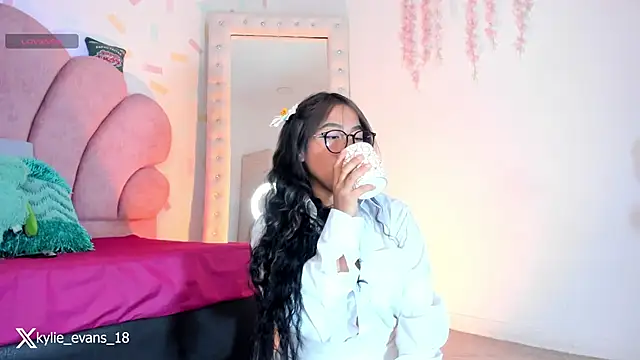 evelyn evans 1 online show from 9, 3, 2025