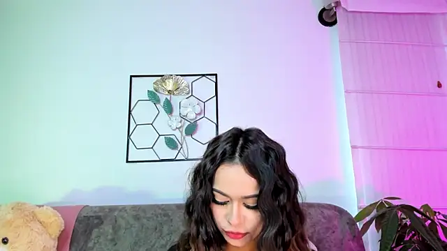 summer holiday online show from 8, 3, 2025