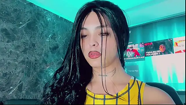 Emmaa Saenz  online show from 25, 11, 2025