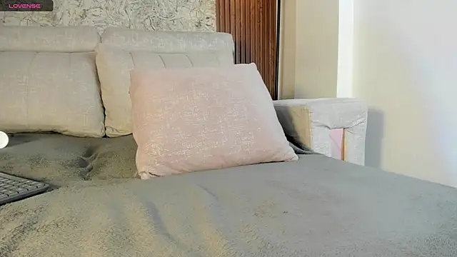 Snapshot of im_tyra chatting on 28, 2, 2025 im tyra online show from 28, 2, 2025