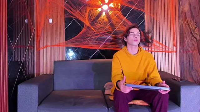 liam genner  online show from 26, 10, 2025