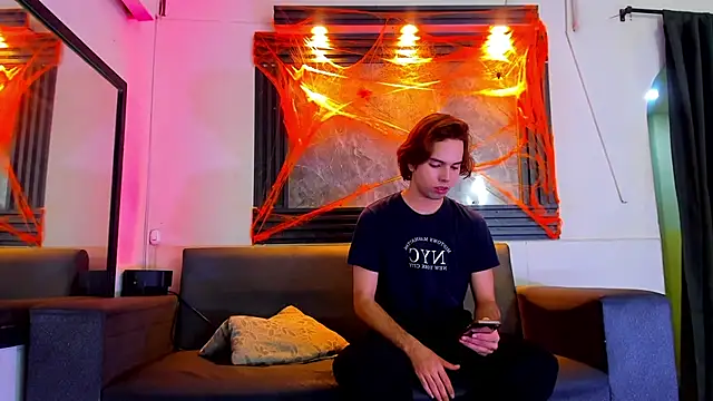 liam genner  online show from 30, 10, 2025