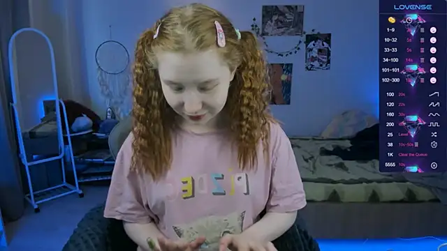 Snapshot of CallMeEffy1 chatting on 4, 4, 2026 CallMeEffy1 online show from 4, 4, 2026