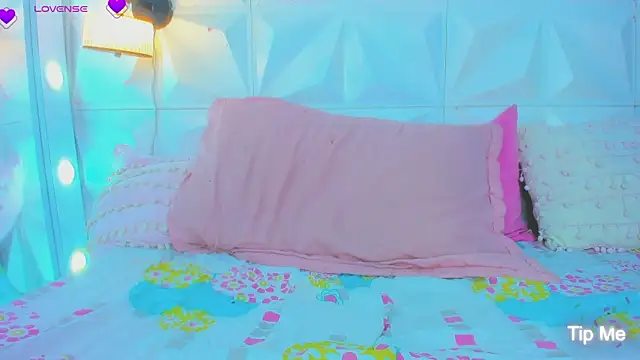 Snapshot of cute_latinaxxx chatting on 8, 2, 2025 cute latinaxxx online show from 8, 2, 2025