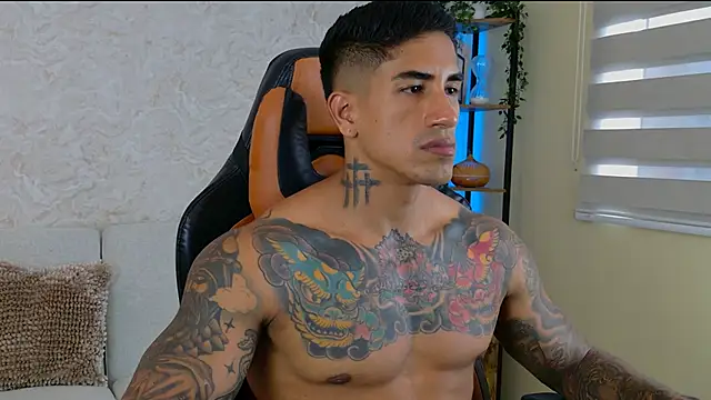 Snapshot of AdanReilly chatting on 19, 12, 2024 AdanReilly online show from 19, 12, 2024