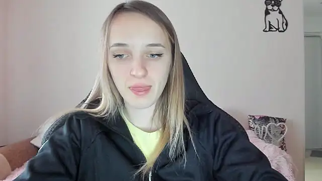 Snapshot of RouseReed chatting on 8, 2, 2026 RouseReed online show from 8, 2, 2026