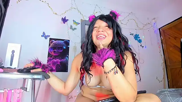 Emily Coper18 online show from 1, 2, 2025