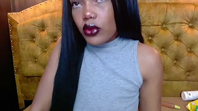 Snapshot of CrystalBrooke3x chatting on 10, 12, 2024 CrystalBrooke3x online show from 10, 12, 2024