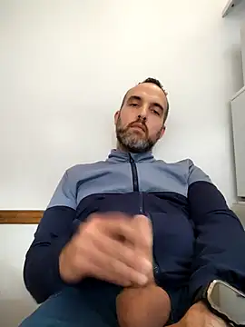 leon3875 online show from 2, 12, 2025