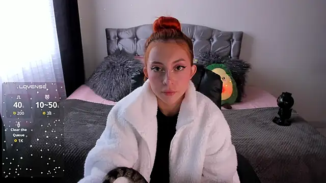 Snapshot of Violetaarey chatting on 27, 3, 2026 Violetaarey online show from 27, 3, 2026