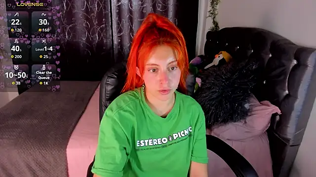 Snapshot of Violetaarey chatting on 15, 4, 2026 Violetaarey online show from 15, 4, 2026