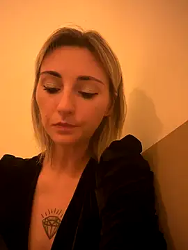 Snapshot of sexy_blondie92 chatting on 25, 10, 2025 sexy blondie92 online show from 25, 10, 2025