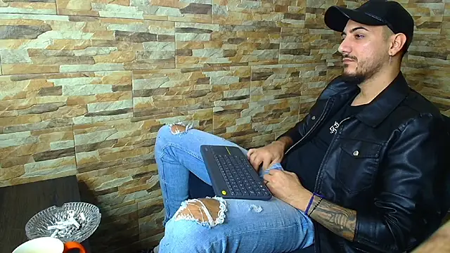 Snapshot of AndrewBanner chatting on 5, 12, 2024 AndrewBanner online show from 5, 12, 2024