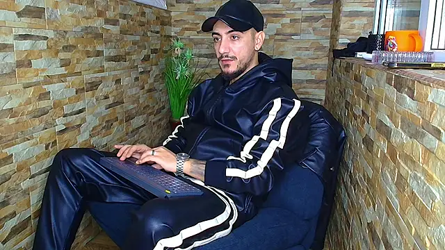 Snapshot of AndrewBanner chatting on 20, 12, 2024 AndrewBanner online show from 20, 12, 2024