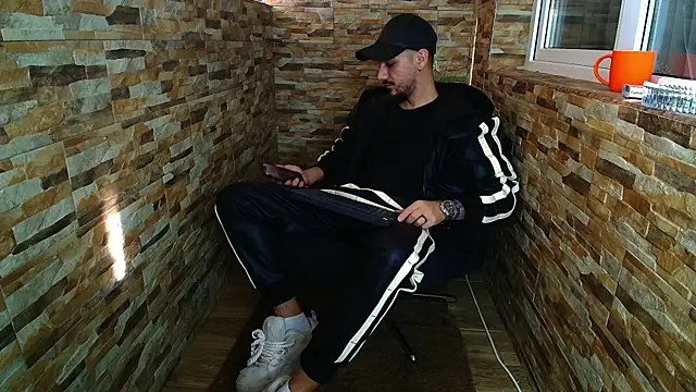 Snapshot of AndrewBanner chatting on 20, 12, 2024 AndrewBanner online show from 20, 12, 2024