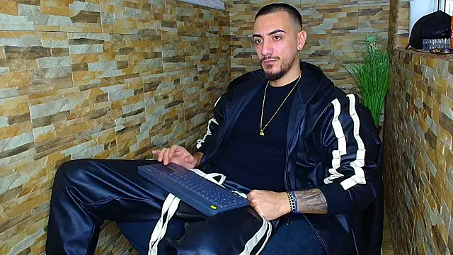 Snapshot of AndrewBanner chatting on 24, 12, 2024 AndrewBanner online show from 24, 12, 2024