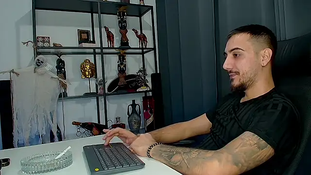 Snapshot of AndrewBanner chatting on 3, 2, 2025 AndrewBanner online show from 3, 2, 2025