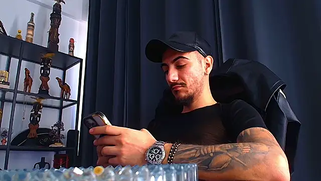 Snapshot of AndrewBanner chatting on 7, 2, 2025 AndrewBanner online show from 7, 2, 2025