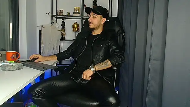 Snapshot of AndrewBanner chatting on 10, 2, 2025 AndrewBanner online show from 10, 2, 2025