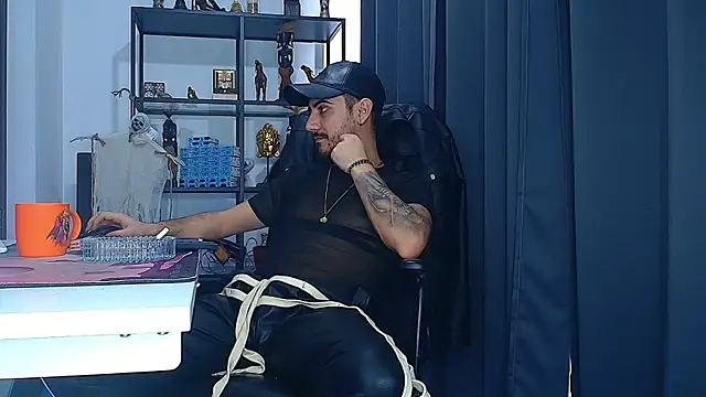 Snapshot of AndrewBanner chatting on 19, 2, 2025 AndrewBanner online show from 19, 2, 2025