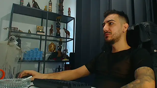 Snapshot of AndrewBanner chatting on 24, 2, 2025 AndrewBanner online show from 24, 2, 2025
