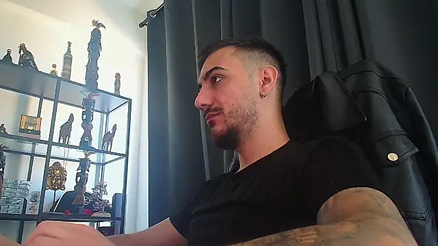 Snapshot of AndrewBanner chatting on 19, 3, 2025 AndrewBanner online show from 19, 3, 2025