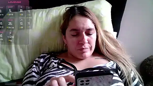 Izury Blondee online show from 12, 2, 2025