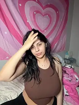 ThickerThanYoBitch online show from 25, 4, 2026