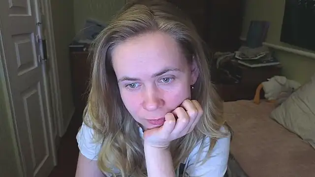 Riley Roo online show from 10, 3, 2025